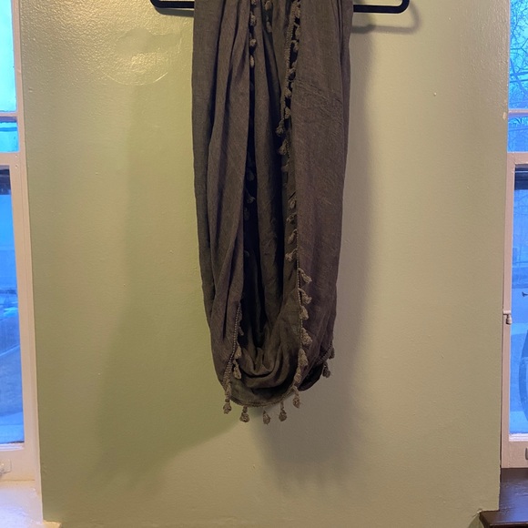 Anthropologie Circle Scarf - Picture 2 of 2